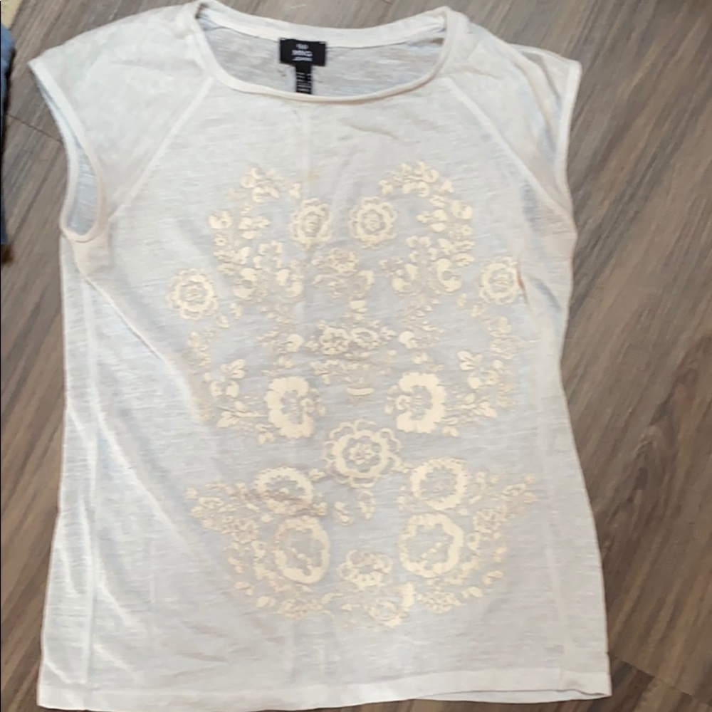 White/cream top. Medium.